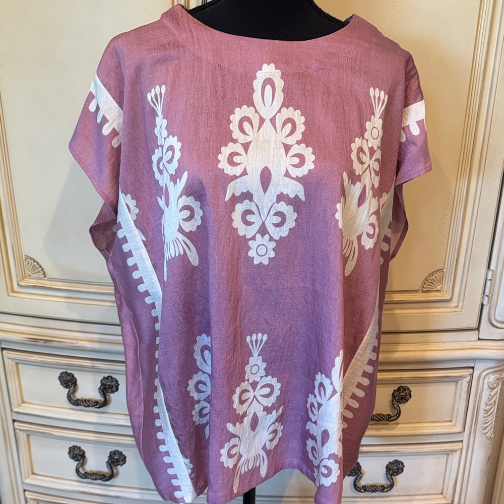 Elegant Mauve and White Women's Top
